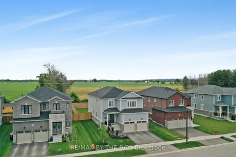 13 Autumn Dr, Wasaga Beach, ON L9Z 0K7