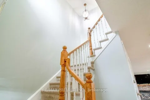 15 Dunsmore Lane, Barrie, ON L4M 7A1