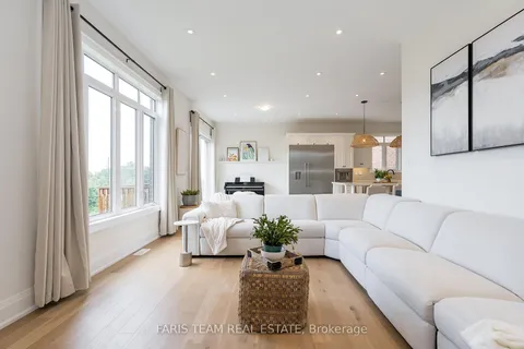 27 Muirfield Dr, Barrie, ON L4N 5S4