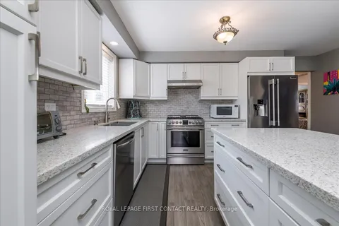 6 White Elm Rd, Barrie, ON L4N 8S9
