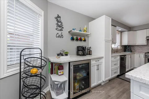 6 White Elm Rd, Barrie, ON L4N 8S9