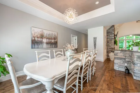 28 Heron Blvd, Springwater, ON L9X 0J1