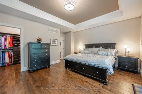 28 Heron Blvd, Springwater, ON L9X 0J1