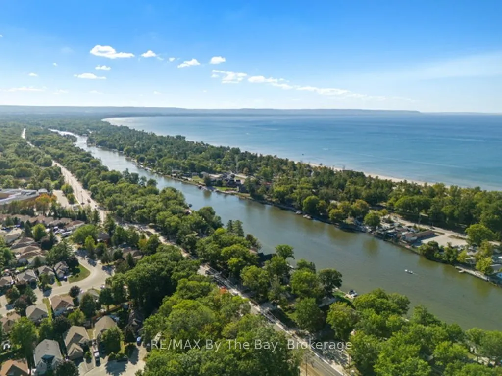 31 Royal Beech Dr, Wasaga Beach, ON L9Z 3C6