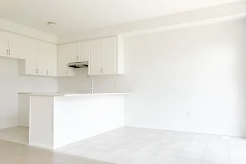 29 Milady Cres, Barrie, ON L9J 0X3