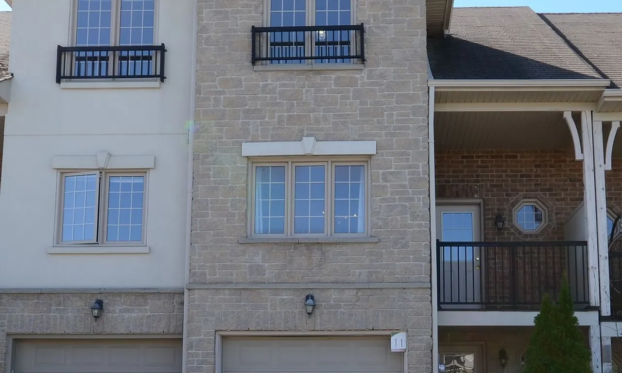 175 Stanley St, Barrie, ON L4M 0G2