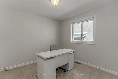 121 Sovereigns Gate, Barrie, ON L4N 0Y9