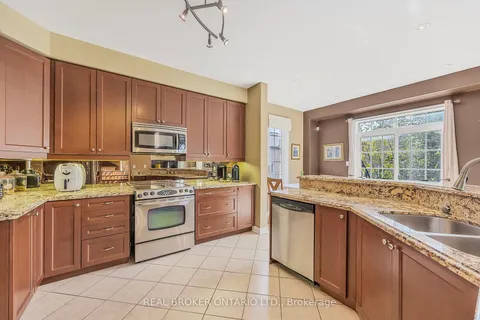 79 Sovereign&apos;s Gate, Barrie, ON L4N 0Y9