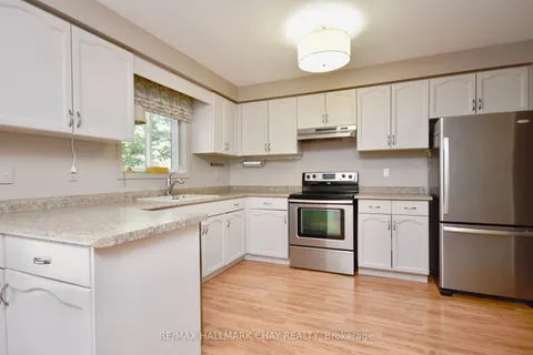 65 Johnson St, Orillia, ON L3V 7R9