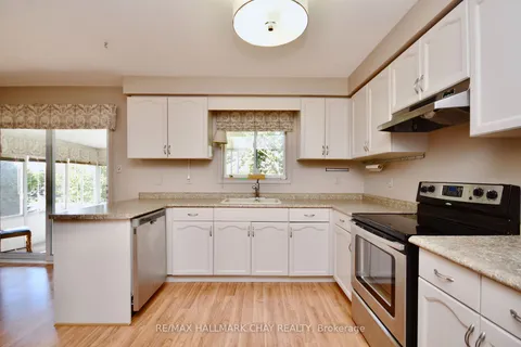 65 Johnson St, Orillia, ON L3V 7R9