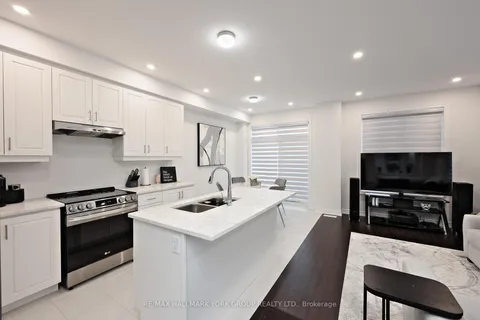 145 Fenchurch Manr, Barrie, ON L9J 0X1