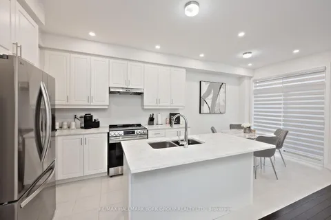 145 Fenchurch Manr, Barrie, ON L9J 0X1
