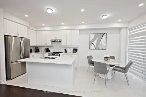 145 Fenchurch Manr, Barrie, ON L9J 0X1