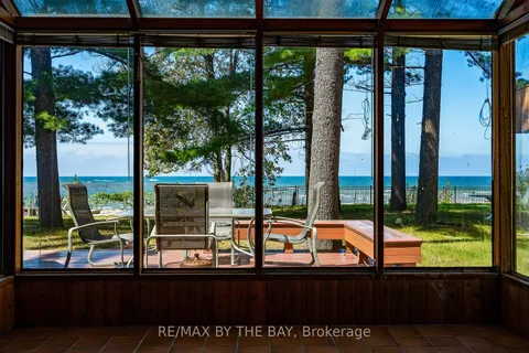 156 Santos Lane, Wasaga Beach, ON L9Z 2M1