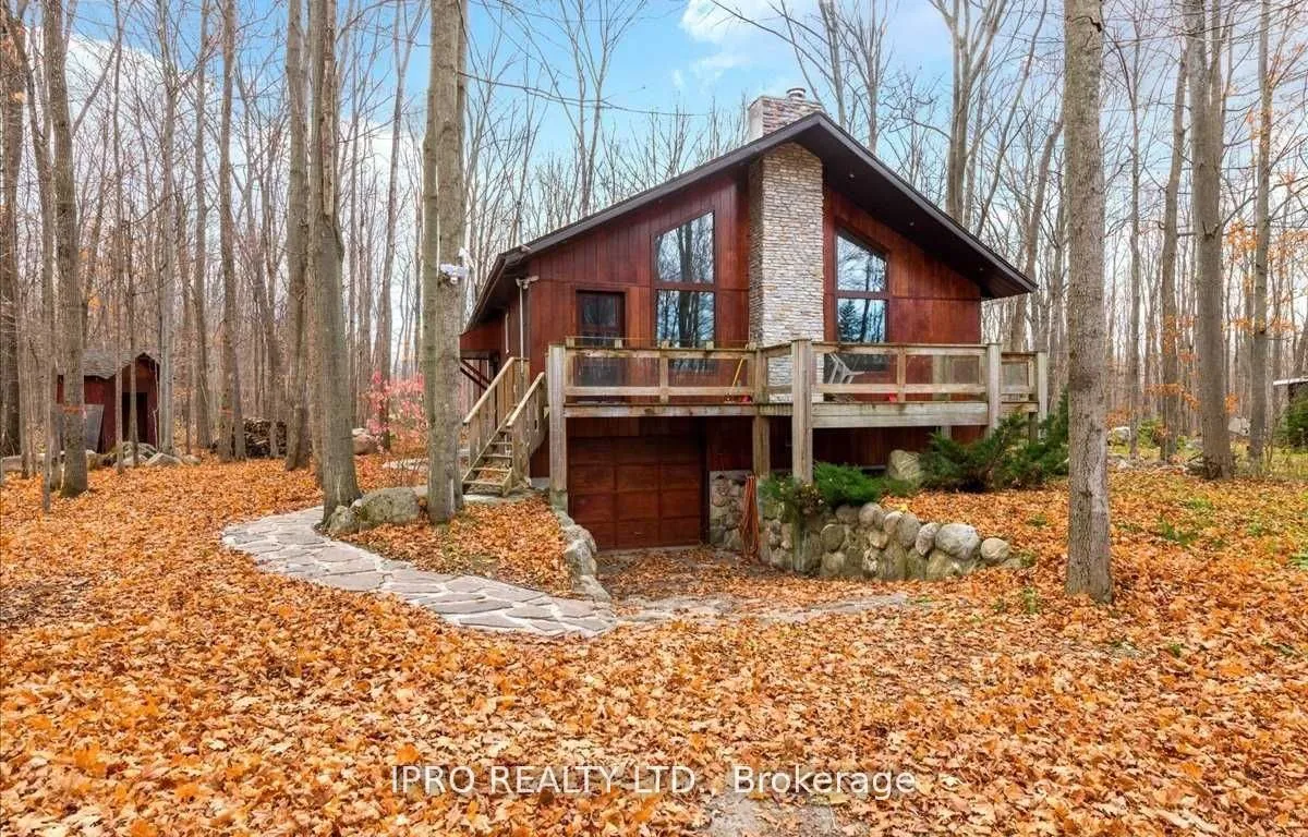 9 Raven Hill Dr, Tiny, ON L9M 0H8