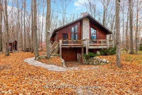 9 Raven Hill Dr, Tiny, ON L9M 0H8
