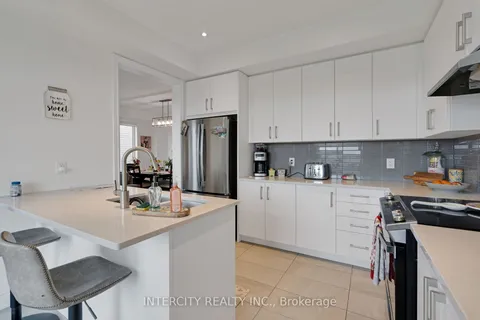 11 Stately Dr, Wasaga Beach, ON L9Z 0L9