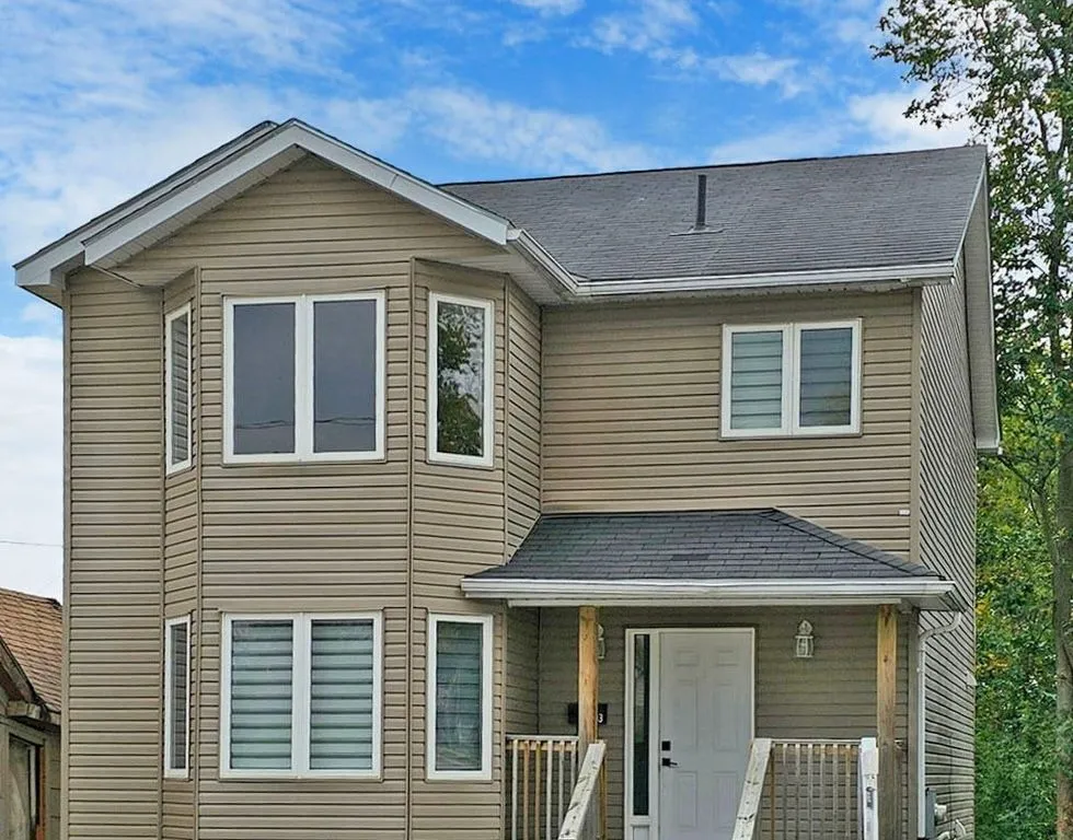 193 Barrie Rd, Orillia, ON L3V 2P6