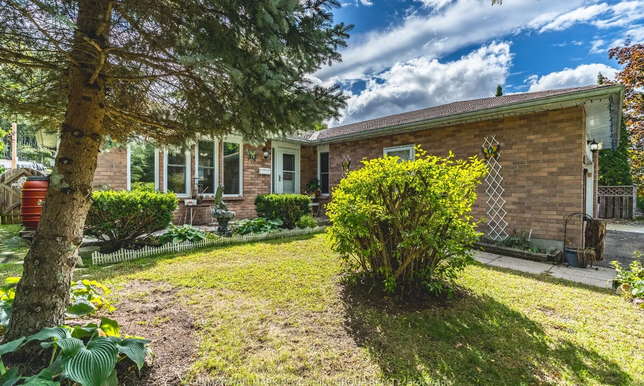 941 Victoria St, Midland, ON L4R 1B7