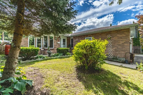 941 Victoria St, Midland, ON L4R 1B7