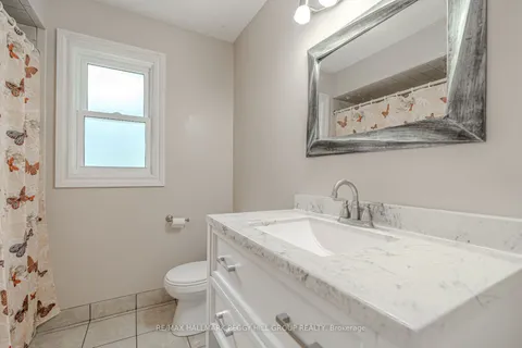 941 Victoria St, Midland, ON L4R 1B7