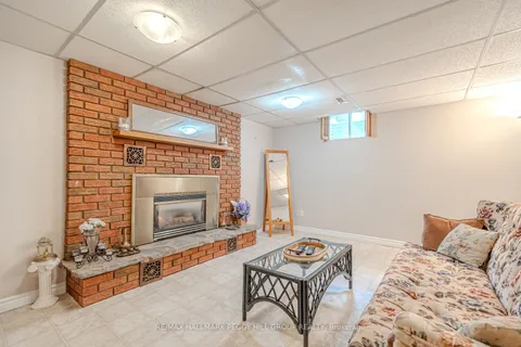 941 Victoria St, Midland, ON L4R 1B7
