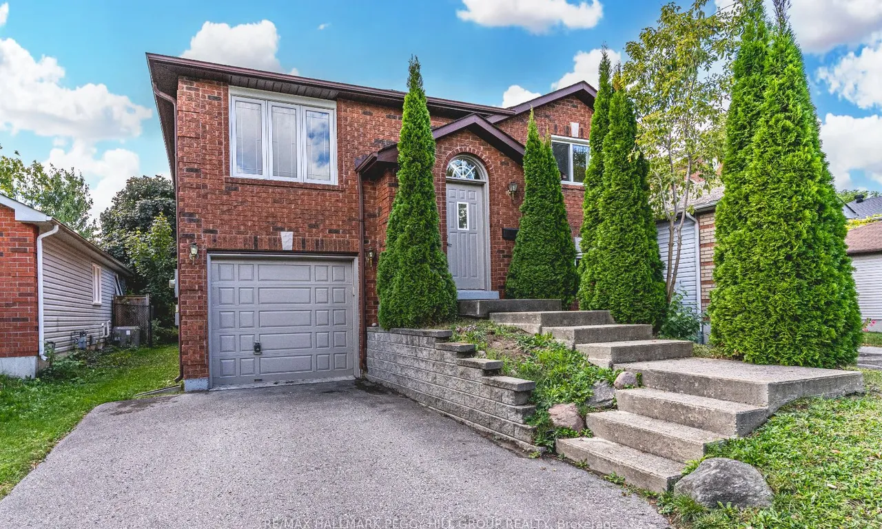61 Arthur Ave, Barrie, ON L4M 6H5