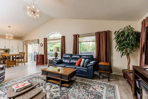 18 Shannon Crt, Collingwood, ON L9Y 5N9