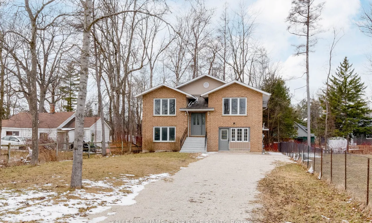 138 45th St, Wasaga Beach, ON L9Z 1Z2