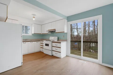 138 45th St, Wasaga Beach, ON L9Z 1Z2