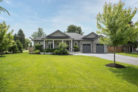 203 Montgomery Dr, Barrie, ON L4N 4G9