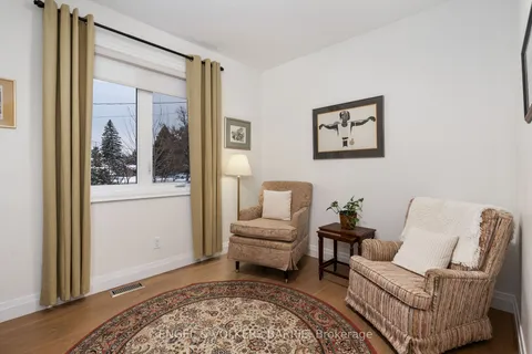 203 Montgomery Dr, Barrie, ON L4N 4G9