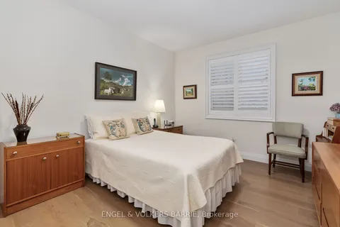 203 Montgomery Dr, Barrie, ON L4N 4G9