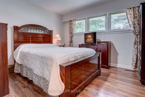 5 Dalton Cres, Orillia, ON L3V 5J6