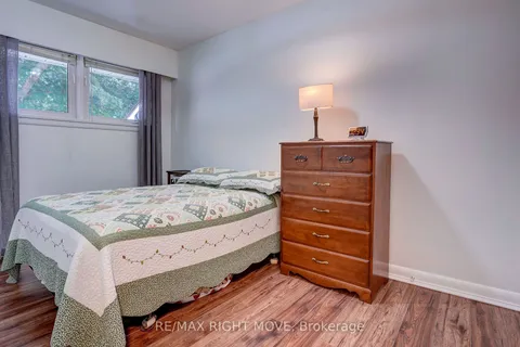 5 Dalton Cres, Orillia, ON L3V 5J6