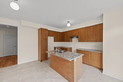 45 Prudhoe Terr, Barrie, ON L9S 2Z8
