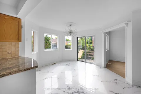 9 Hodgson Dr, Barrie, ON L4N 7Y2