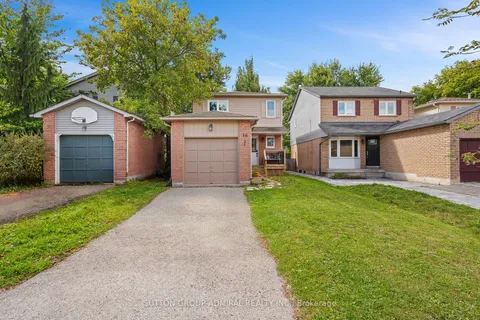 16 Lindsay Crt, Barrie, ON L4M 6G5