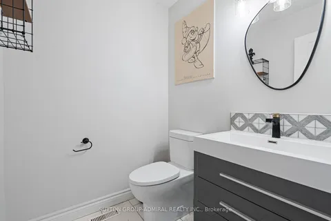 16 Lindsay Crt, Barrie, ON L4M 6G5