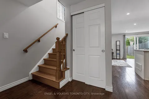 9 Coronation Pkwy, Barrie, ON L4M 7J9