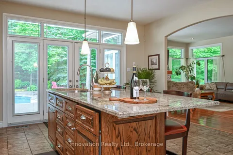 28 Laddie Lane, Springwater, ON L9X 0C3