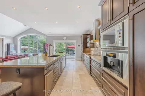 36 Lilac Lane, Springwater, ON L9X 0N4