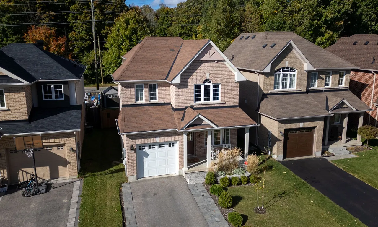 46 Versailles Cres, Barrie, ON L4M 0B8