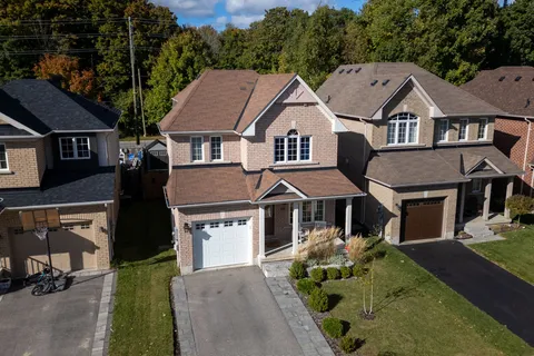 46 Versailles Cres, Barrie, ON L4M 0B8