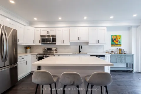 46 Versailles Cres, Barrie, ON L4M 0B8