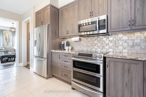 257 Kozlov St, Barrie, ON L4N 6R7