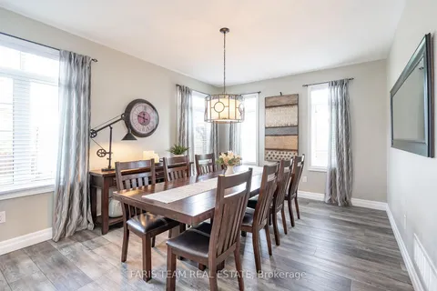 257 Kozlov St, Barrie, ON L4N 6R7