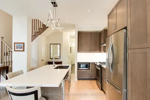 17 Gregory Ave, Collingwood, ON L9Y 0Z5
