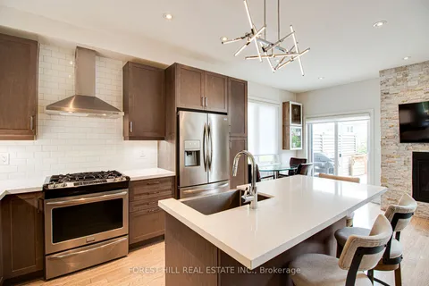 17 Gregory Ave, Collingwood, ON L9Y 0Z5