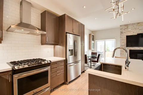 17 Gregory Ave, Collingwood, ON L9Y 0Z5